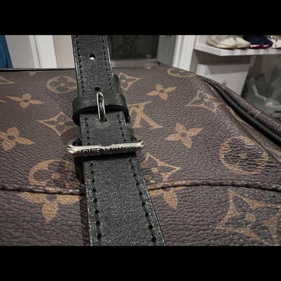 LOUIS VUITTON Christopher Messenger Bag - Picture 8 of 9